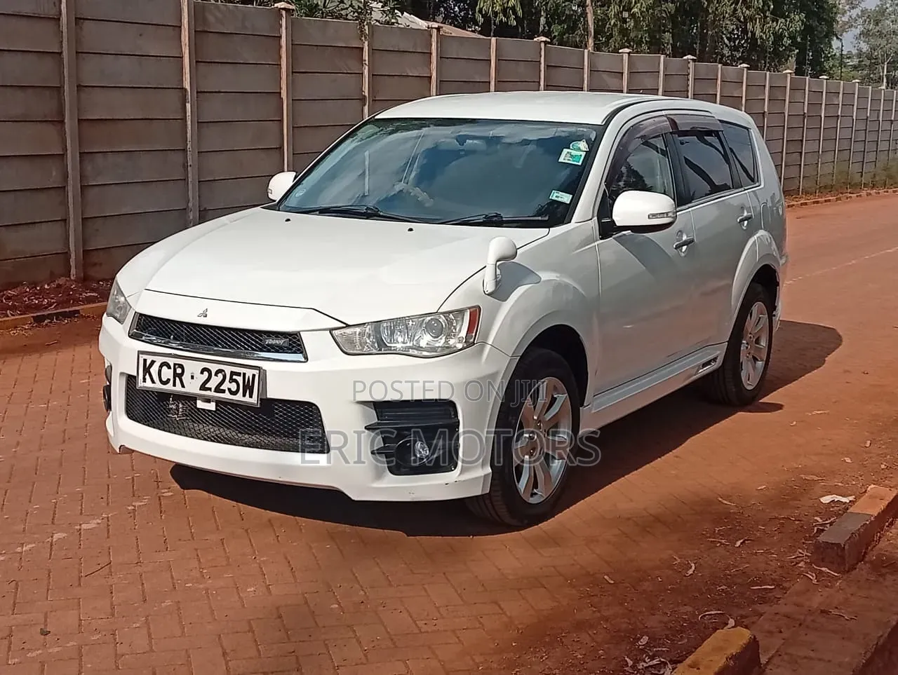 Mitsubishi Outlander 2011 White
