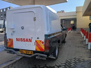 Nissan Hardbody 2008 White