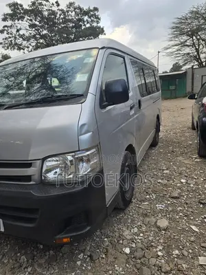 Toyota HiAce 2013 Silver
