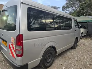 Toyota HiAce 2013 Silver