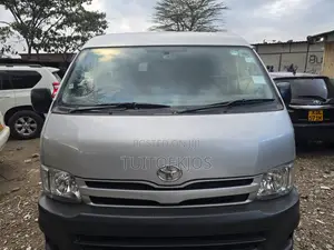 Toyota HiAce 2013 Silver
