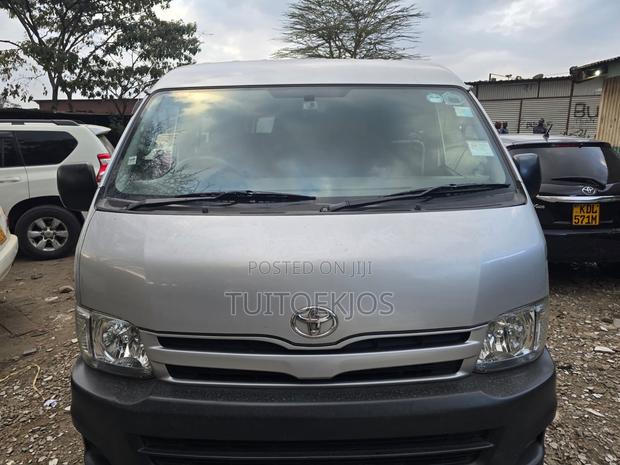 Toyota HiAce 2013 Silver - thumbnail 7