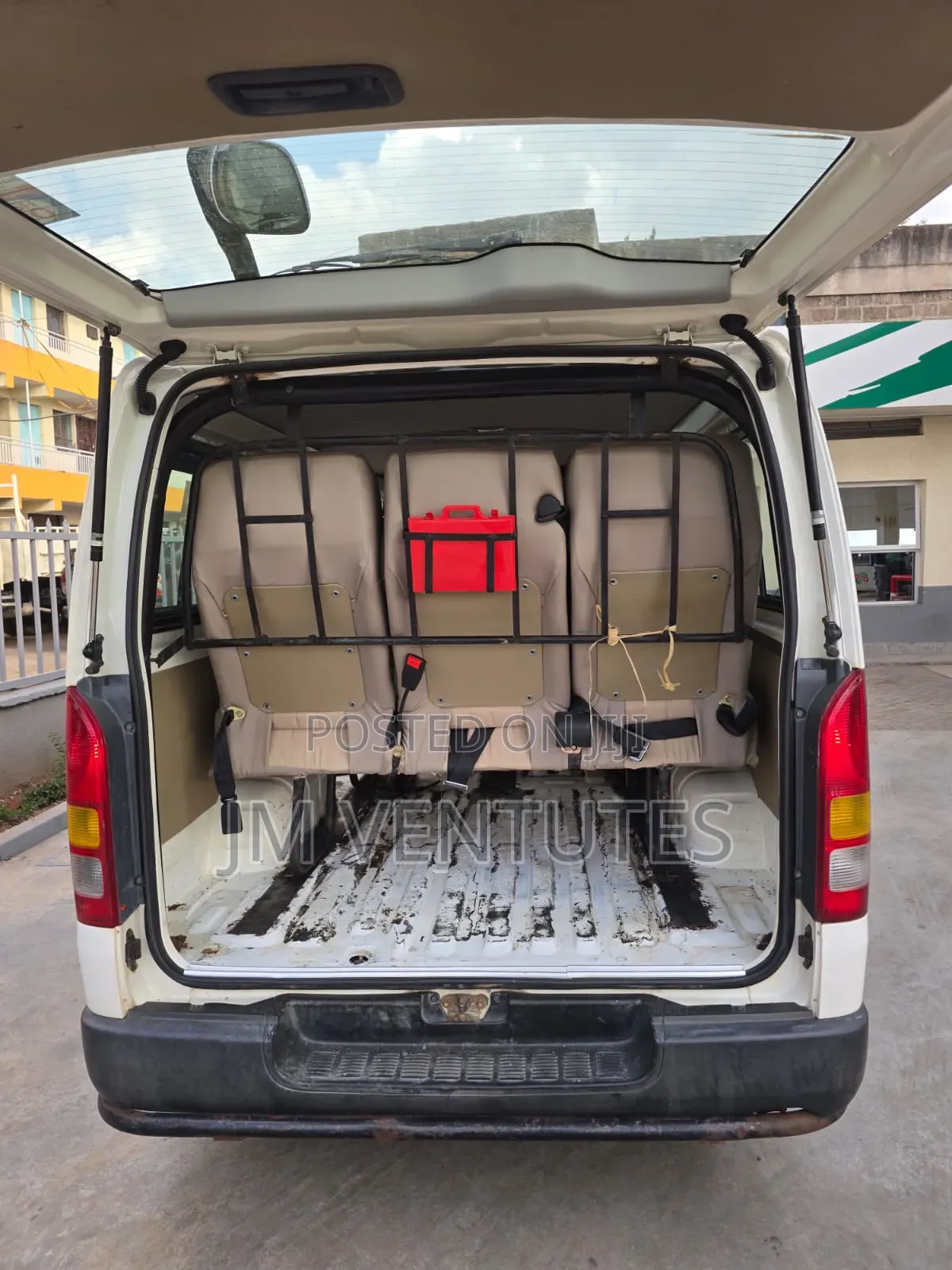 Toyota HiAce 2016 White