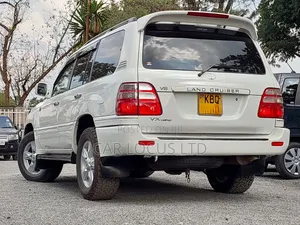 Toyota Land Cruiser 2004 White