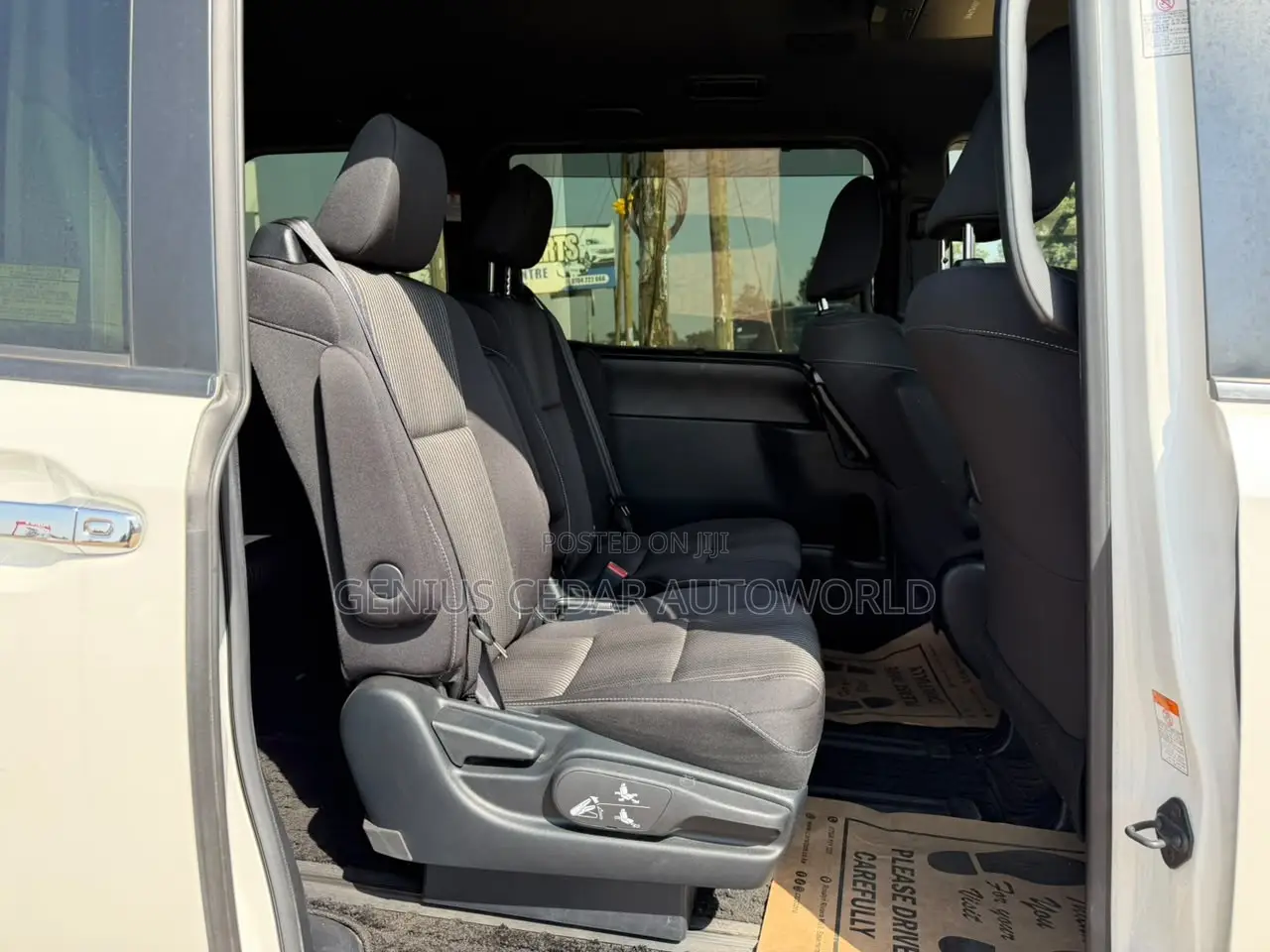 Toyota Voxy 2019
