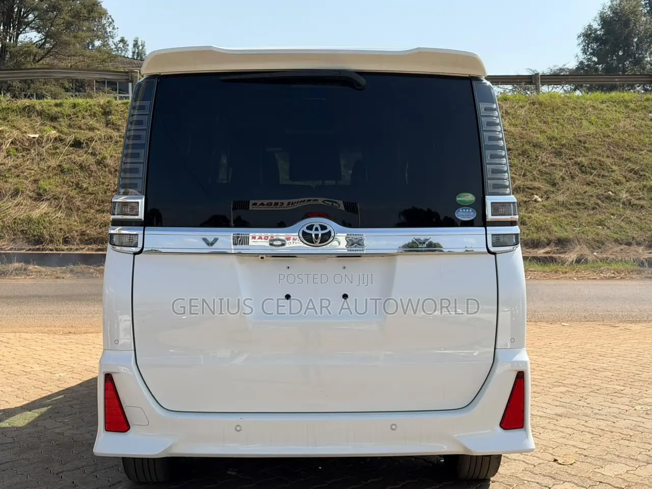 Toyota Voxy 2019