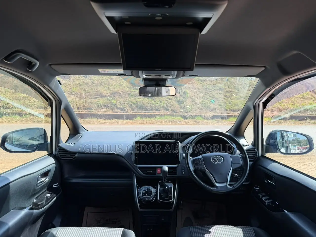 Toyota Voxy 2019