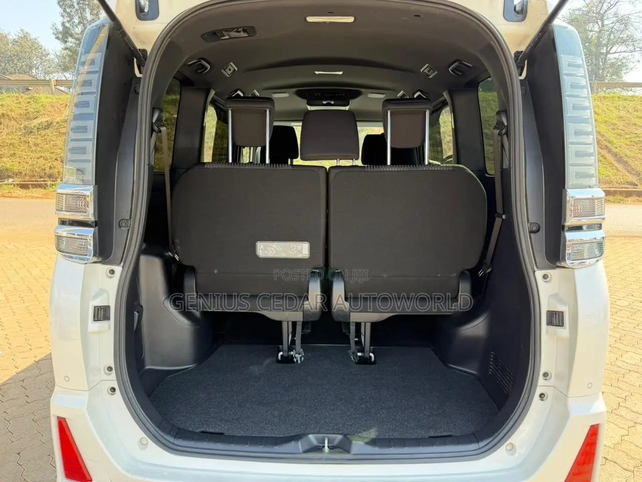 Toyota Voxy 2019