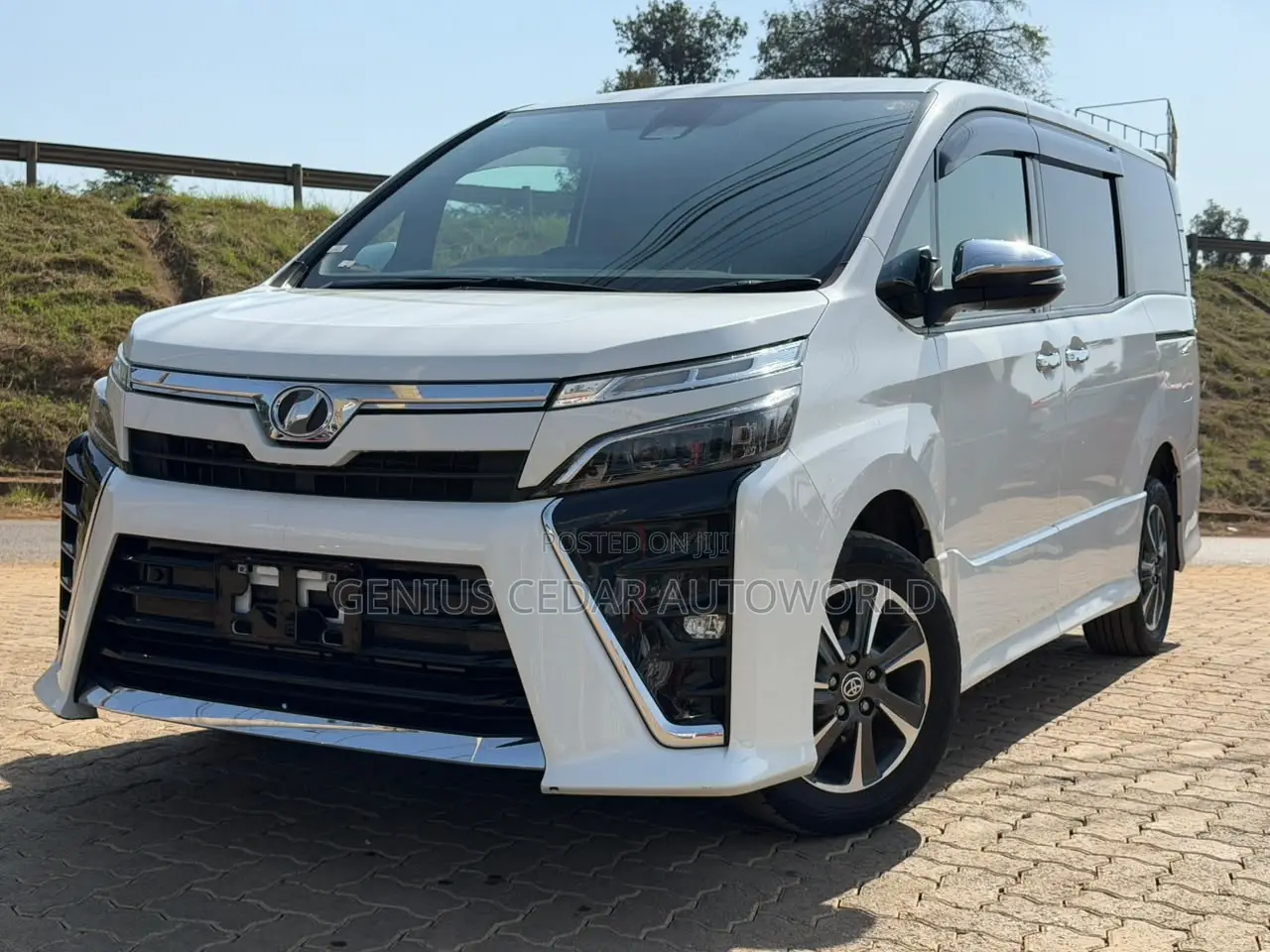 Toyota Voxy 2019