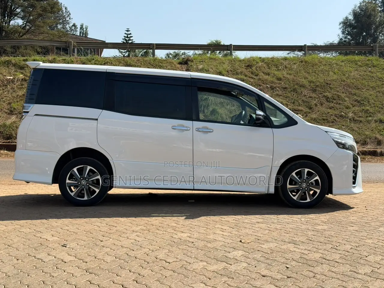 Toyota Voxy 2019
