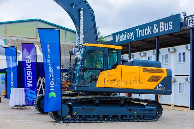 Hyundai Excavator - thumbnail 2