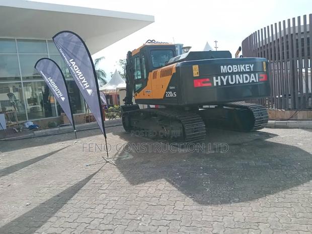 Hyundai Excavator - thumbnail 4
