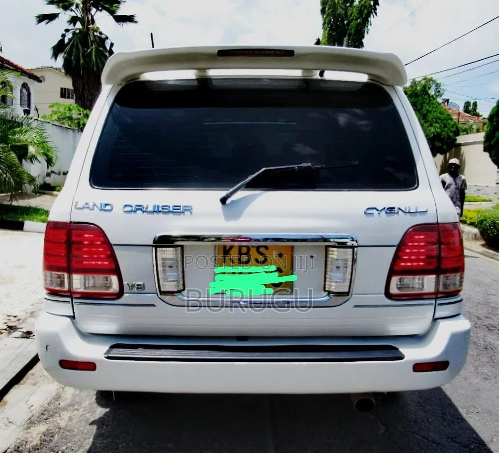 Toyota Land Cruiser 2005 White