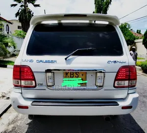 Toyota Land Cruiser 2005 White