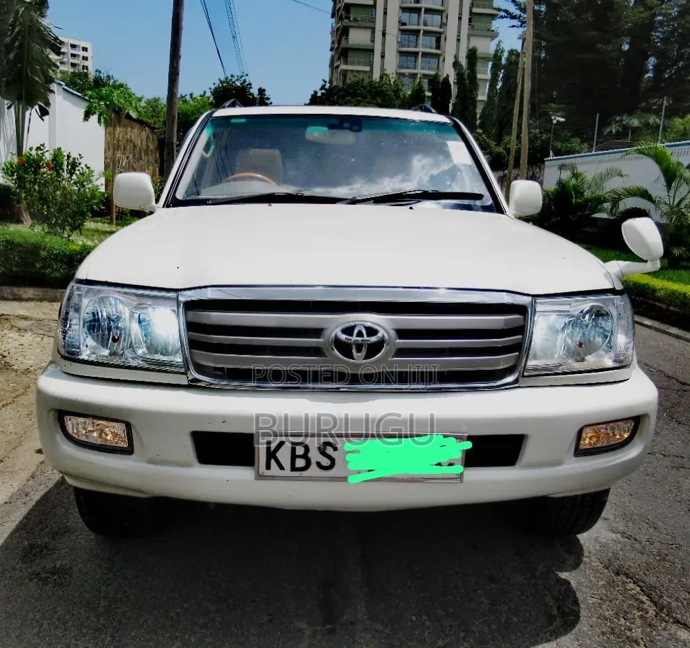 Toyota Land Cruiser 2005 White