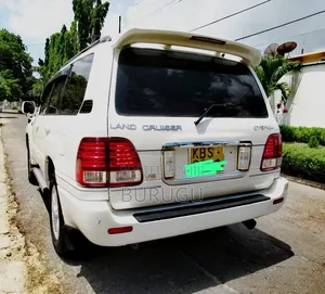 Toyota Land Cruiser 2005 White