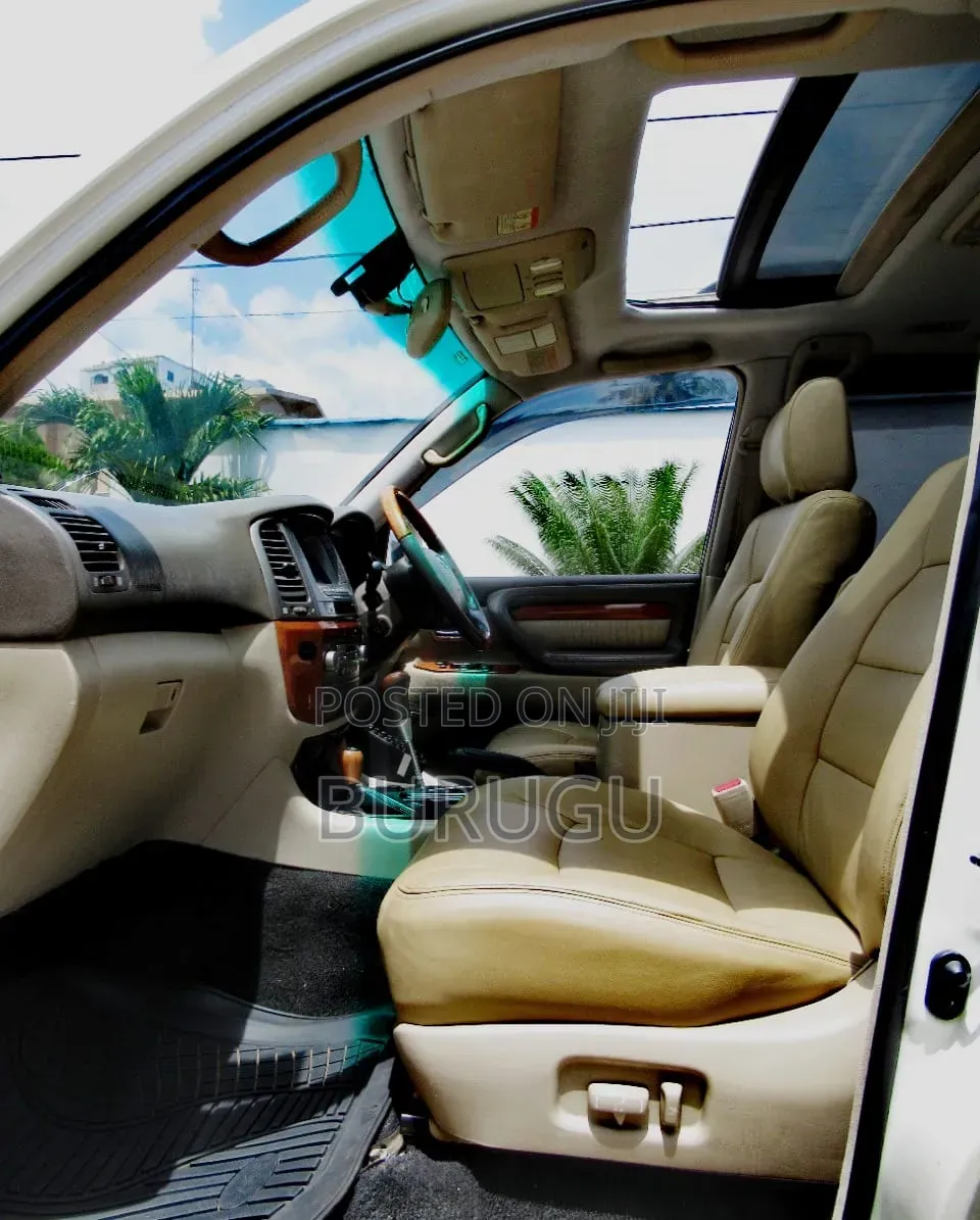 Toyota Land Cruiser 2005 White