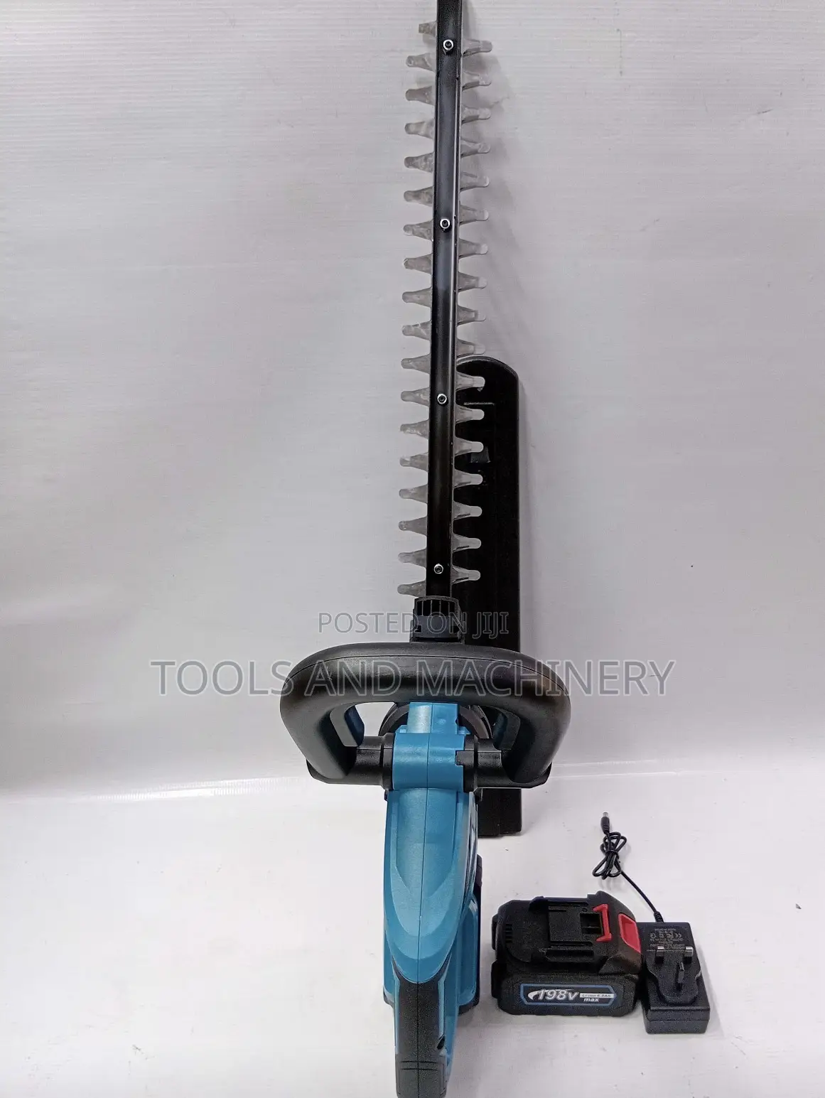 Makita Cordless Hedge Trimmer/ Rechargeable Hedge Trimmer Makita