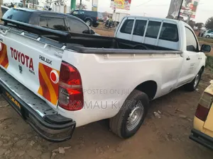 Toyota Hilux 2013 White