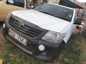 Toyota Hilux 2013 White