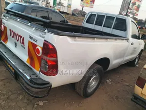 Toyota Hilux 2013 White
