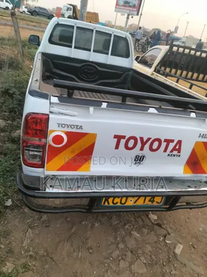 Toyota Hilux 2013 White