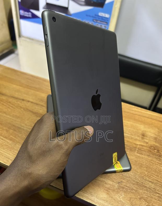 Apple iPad 10.2 (2021) 64 GB Gray - thumbnail 2