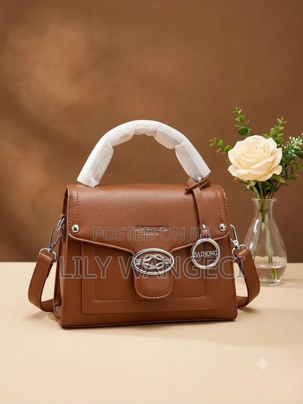 Ladies Handbag - thumbnail 3