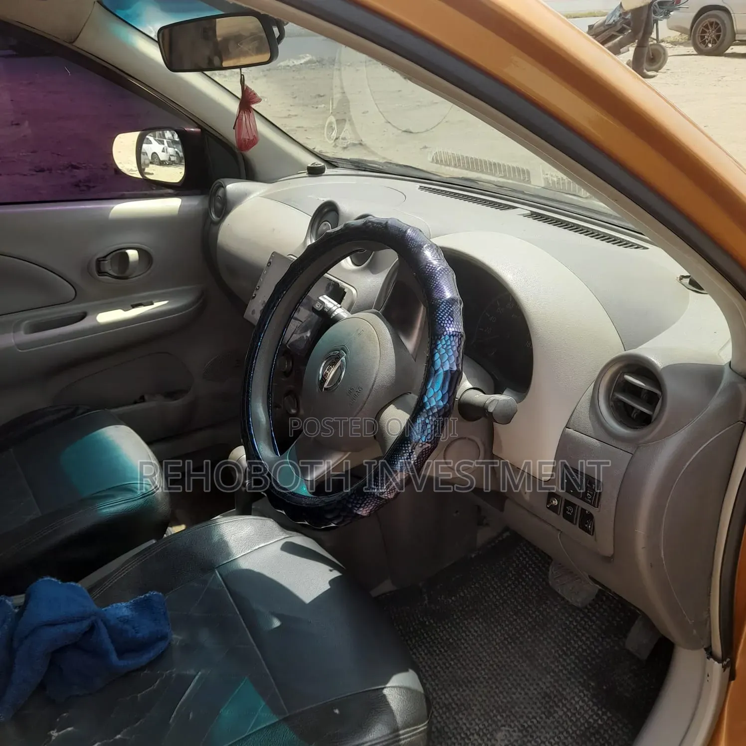 Nissan March 2010 Gold