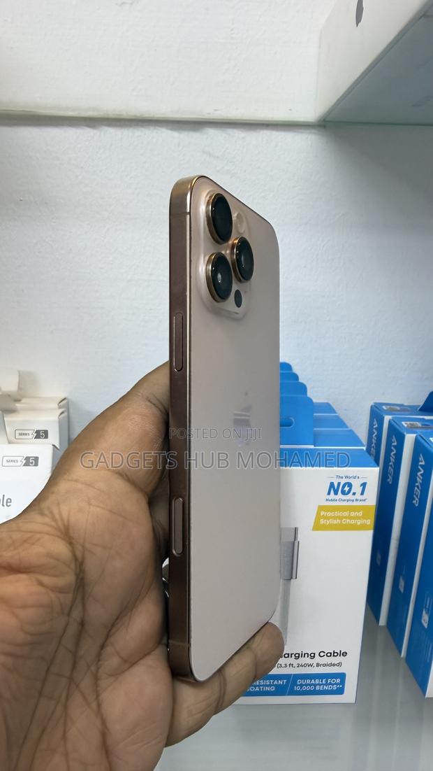 Apple iPhone 16 Pro Max 512 GB Gold - thumbnail 3