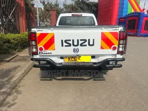 Isuzu D-MAX 2013 White