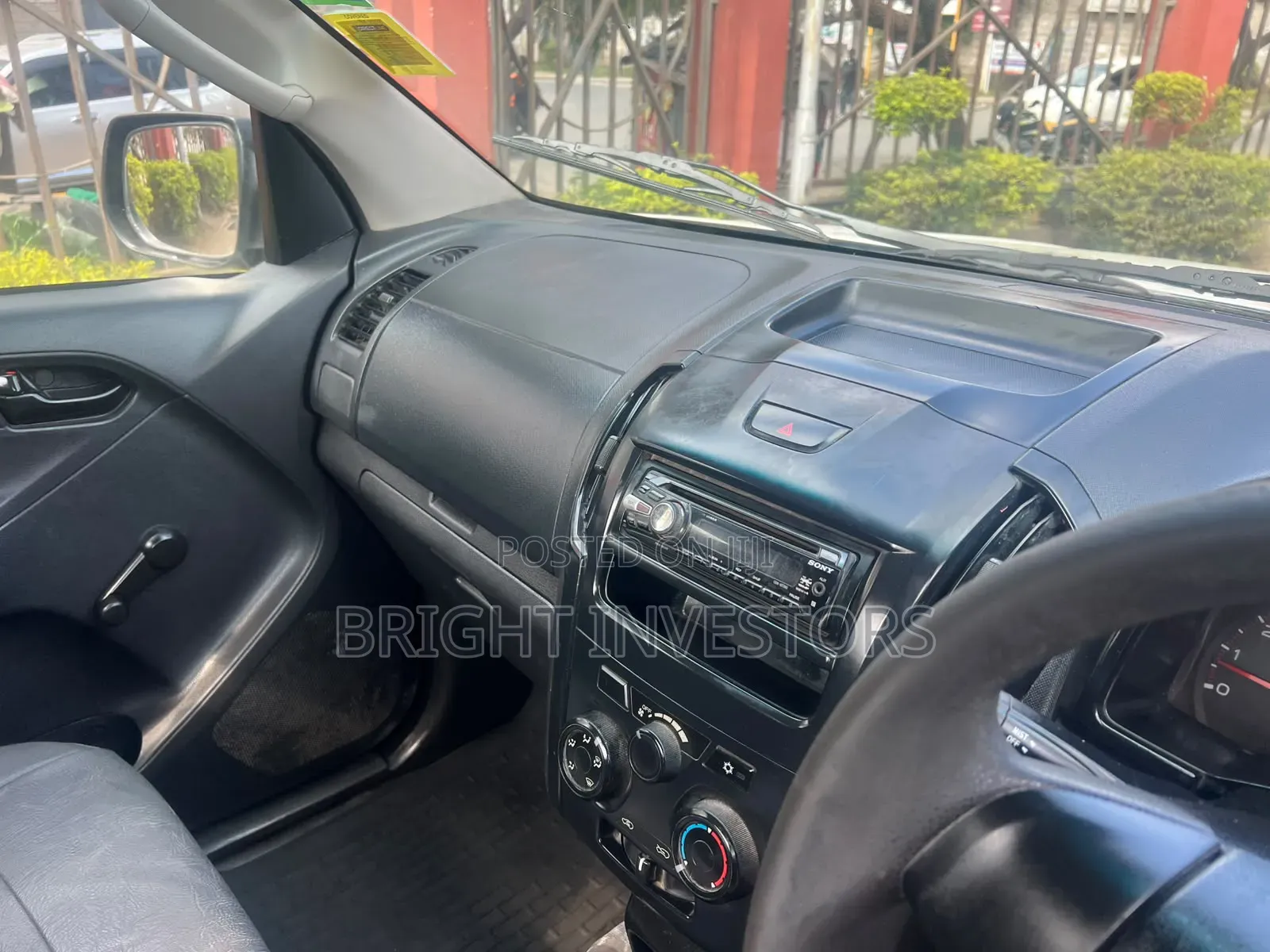 Isuzu D-MAX 2013 White
