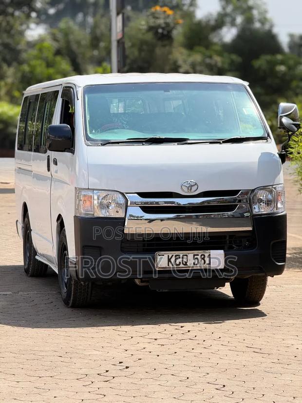 Toyota HiAce 2011 White - thumbnail 5