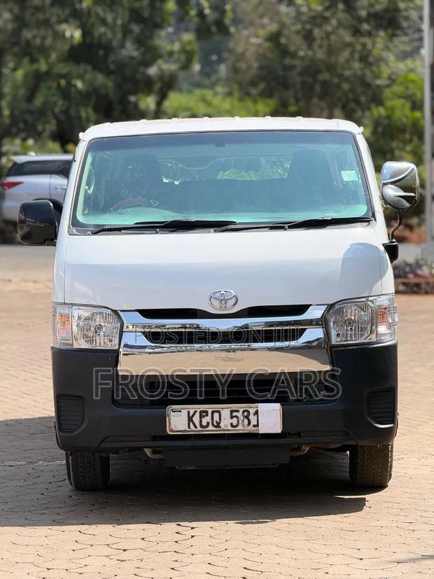 Toyota HiAce 2011 White - thumbnail 7