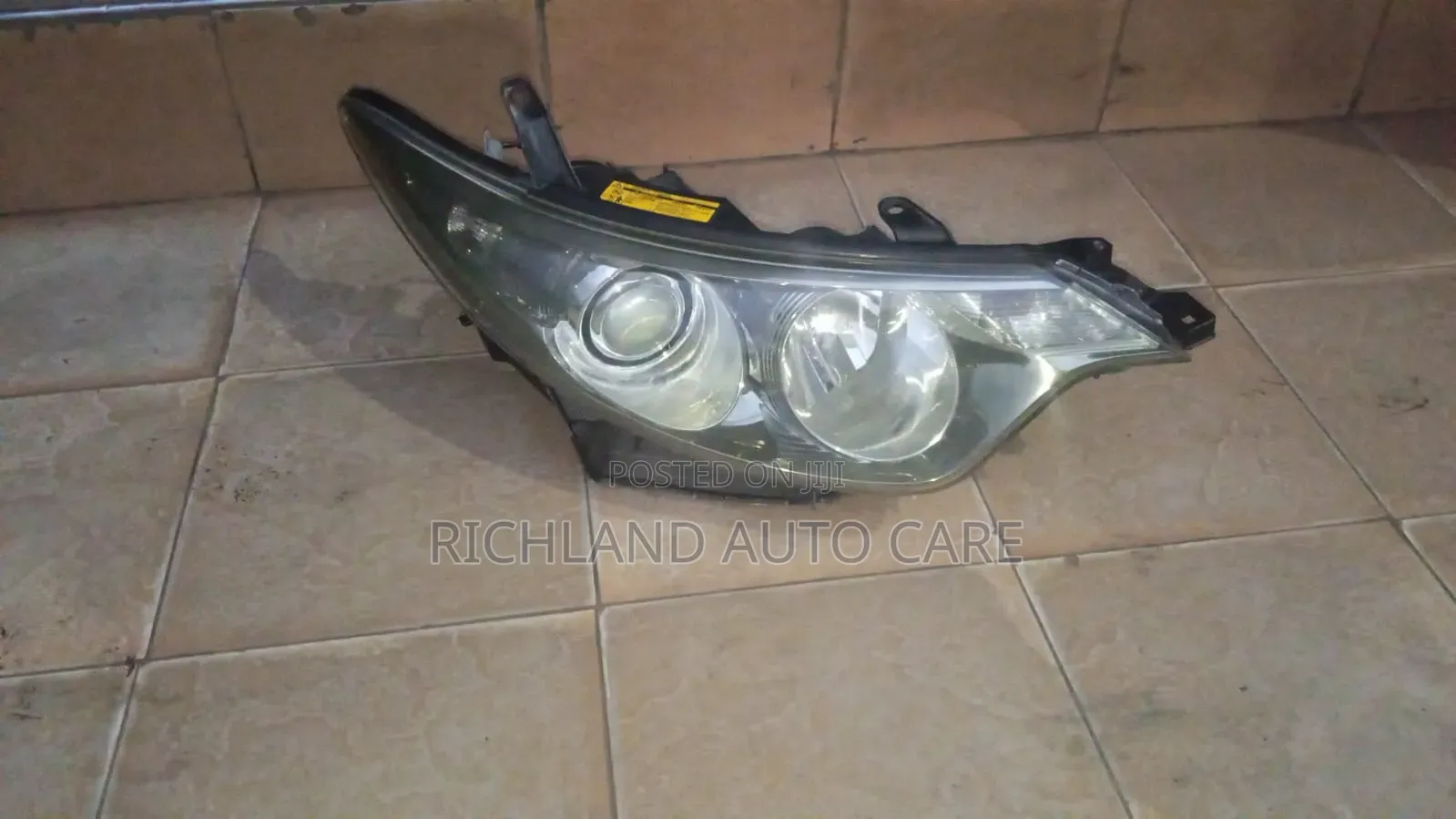 Headlight Toyota Estima