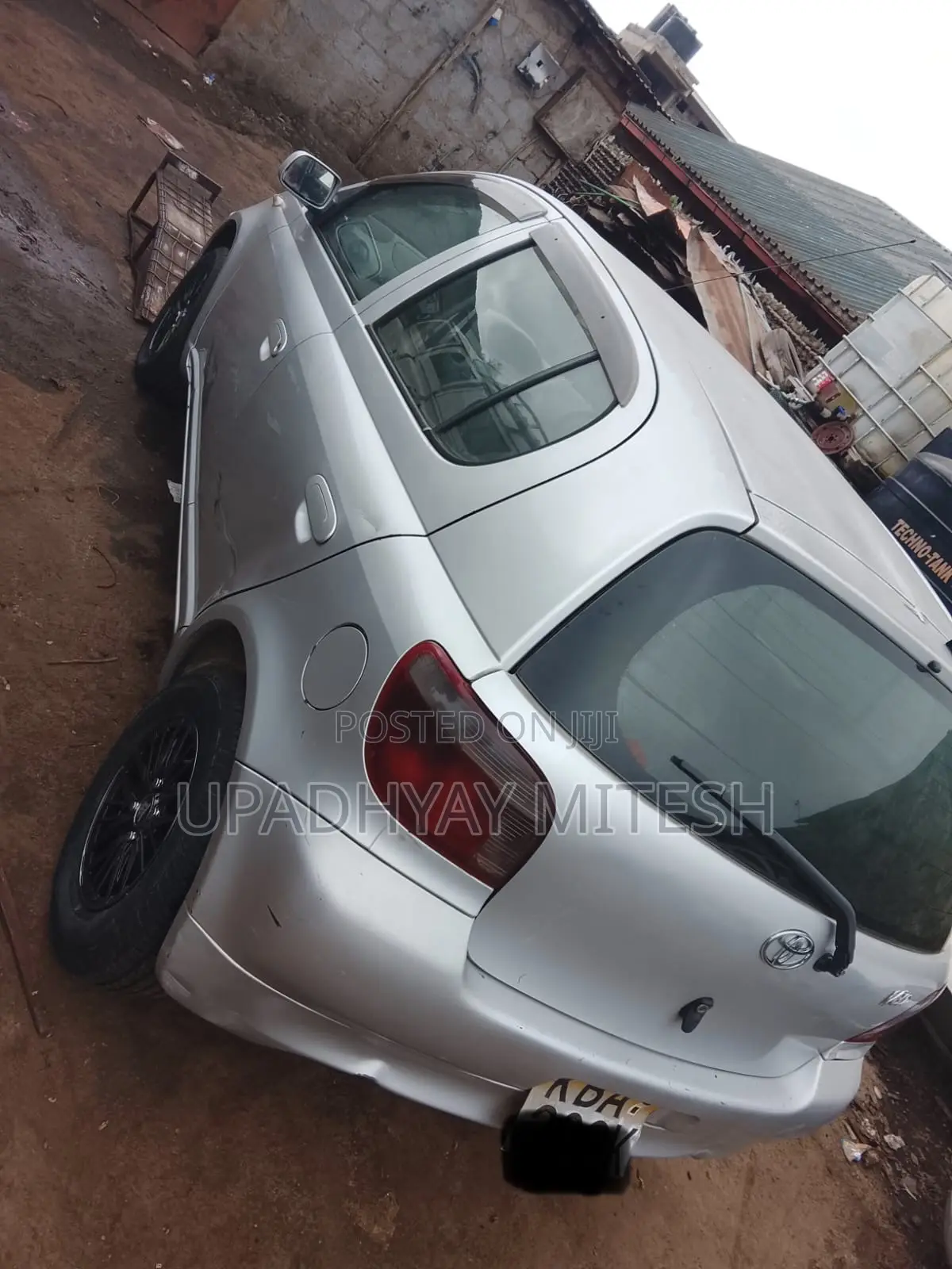 Toyota Vitz 2000 Silver
