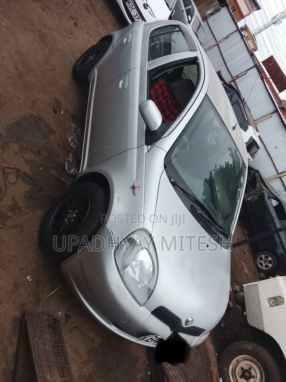 Toyota Vitz 2000 Silver