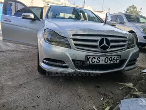 Mercedes-Benz E200 2011 Silver