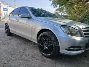 Mercedes-Benz E200 2011 Silver