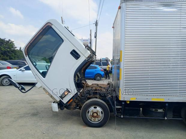 Isuzu Canter 2015 White - thumbnail 3