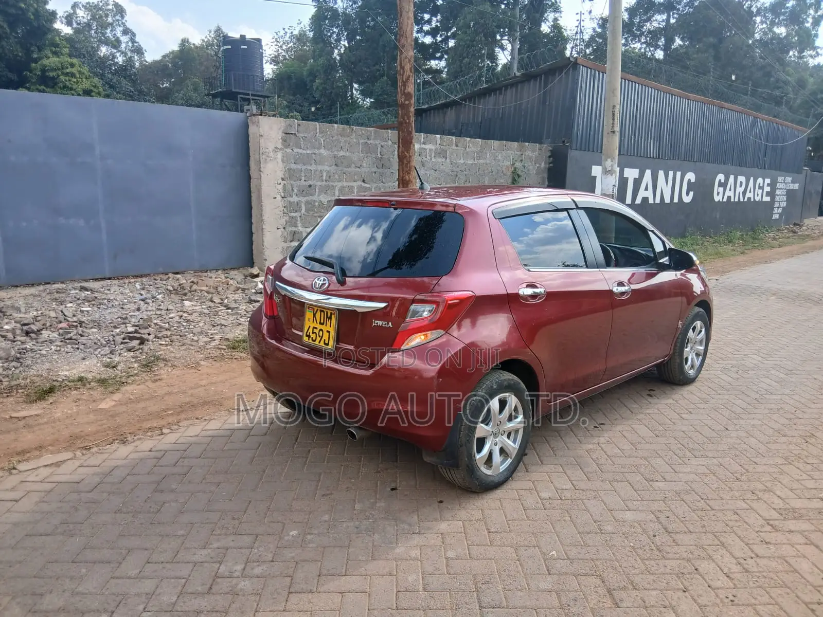 Toyota Vitz 2016 Red