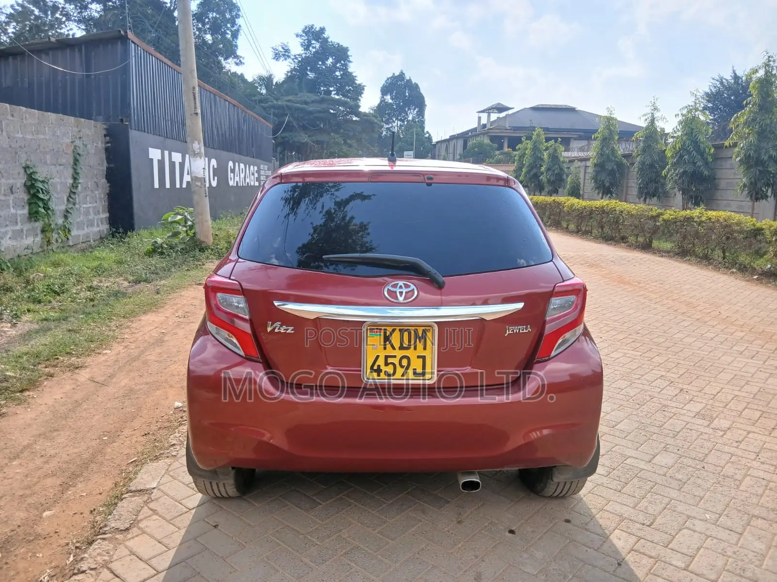 Toyota Vitz 2016 Red