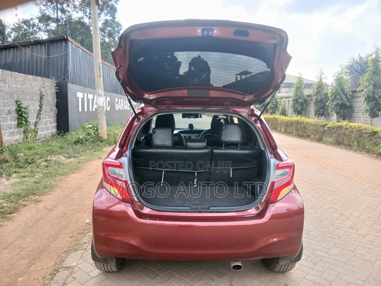 Toyota Vitz 2016 Red