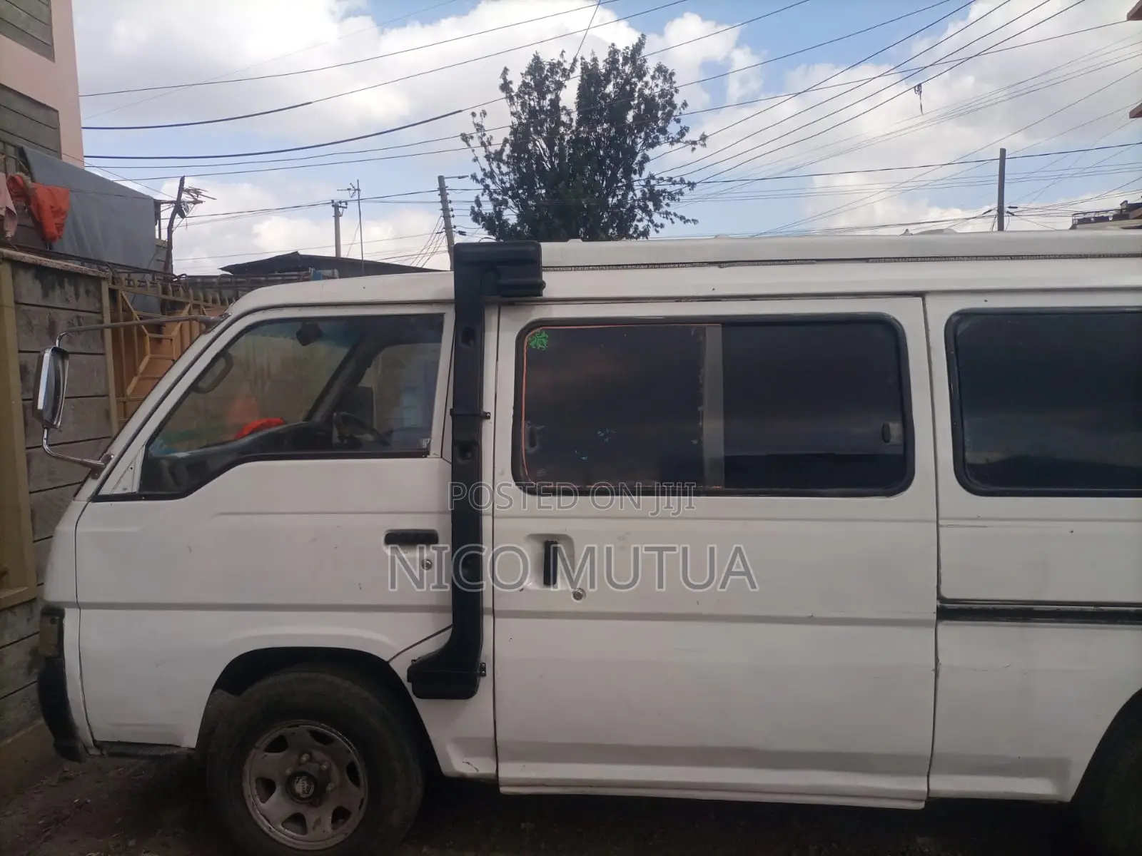 Nissan Caravan (Urvan) 2000 White