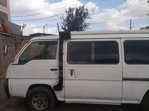 Nissan Caravan (Urvan) 2000 White