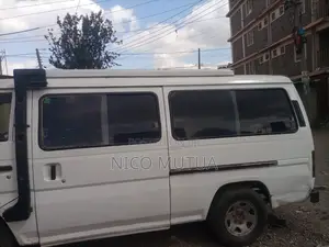 Nissan Caravan (Urvan) 2000 White