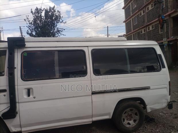 Nissan Caravan (Urvan) 2000 White - thumbnail 3