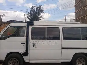 Nissan Caravan (Urvan) 2000 White