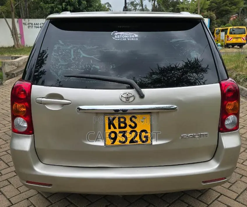 Toyota Raum 2005 Gold