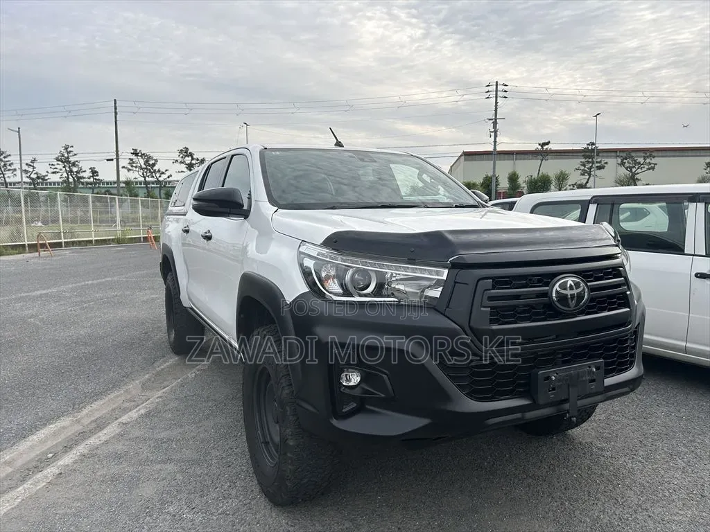 Toyota Hilux 2019 White